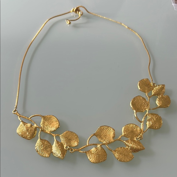 Elegant Gold Leaf Necklace A1005 - Picture 2 of 2
